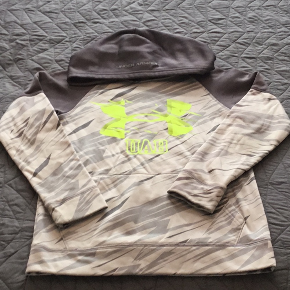 Under Armour youth small loose fit Hoodie